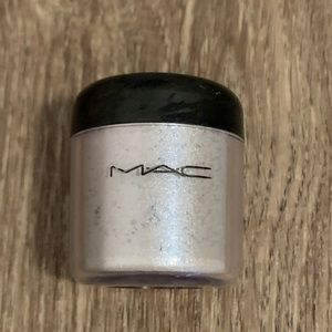 Mac Lark About Pigment